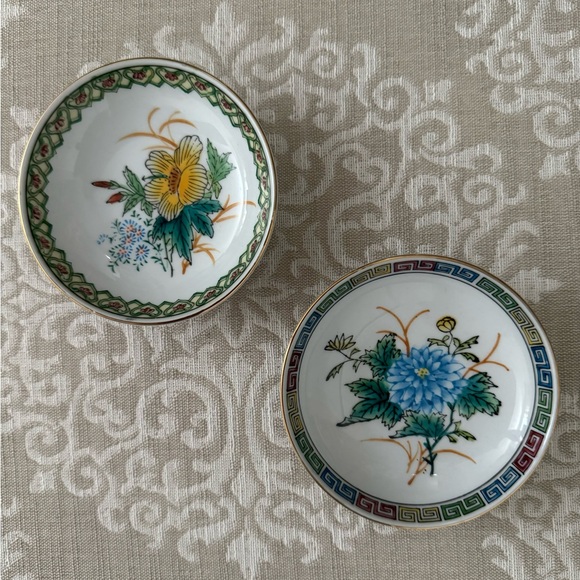 2 Cute Small Floral Decorative Dishes - Picture 1 of 5